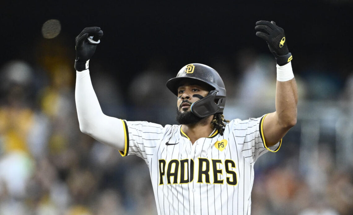 White Sox lose 119th game to tie the AL record as the Padres win 6-2 behind 3 home runs