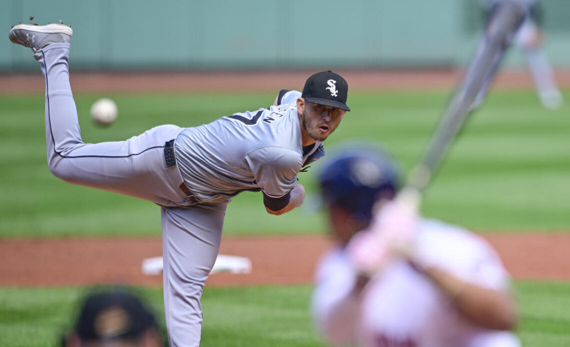 White Sox score 5 runs in 9th, avoid a series sweep with comeback win over Red Sox