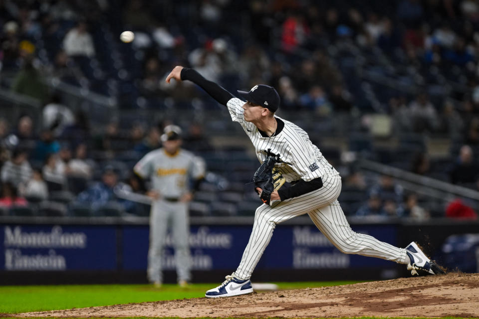 Sep 29, 2024; Bronx, New York, USA; New York Yankees pitcher Luke Weaver (30) pitches against the Pittsburgh Pirates during the eighth inning at Yankee Stadium. Mandatory Credit: John Jones-Imagn Images