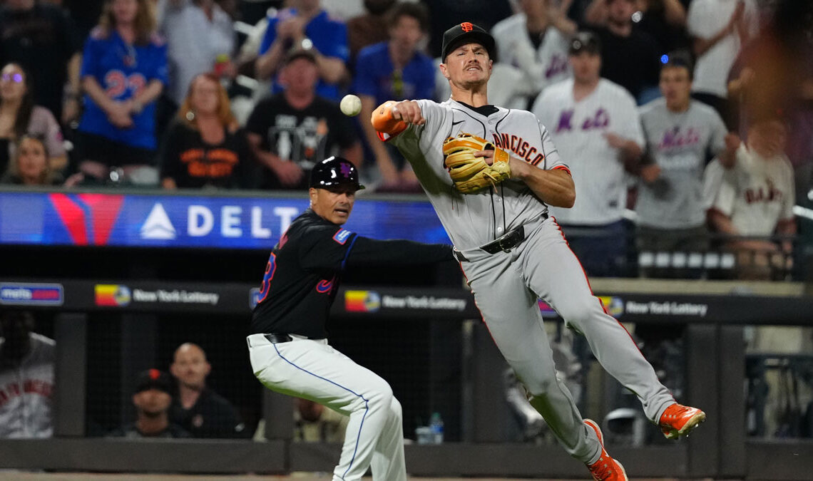Chapman headlines Giants' three Gold Glove Award finalists