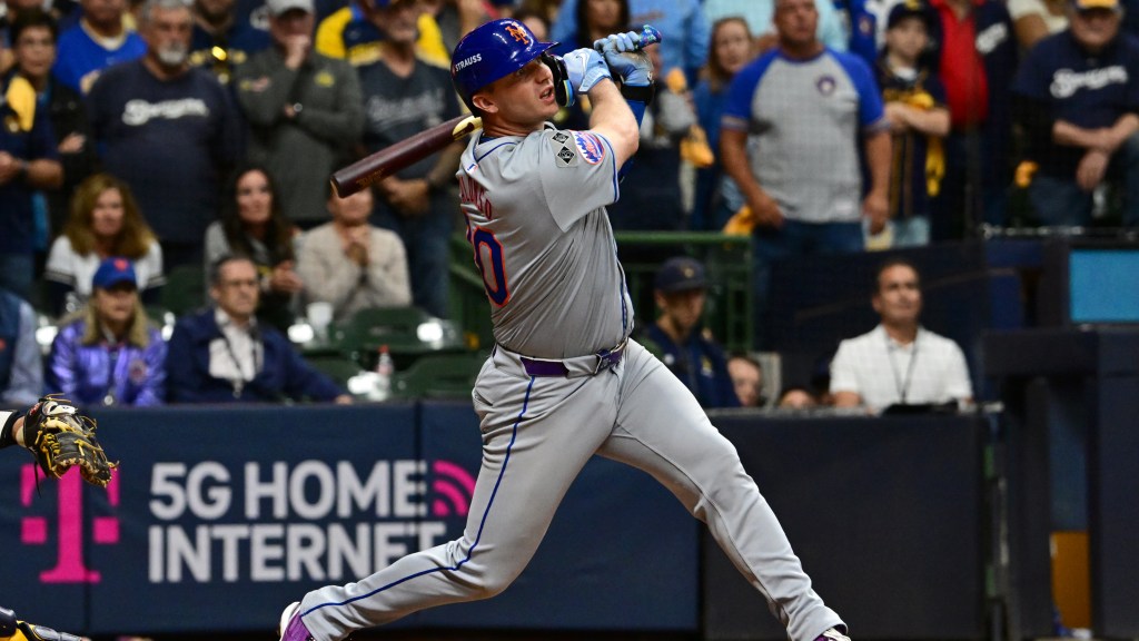 Florida baseball alum Pete Alonso hits historic home run in Wild Card