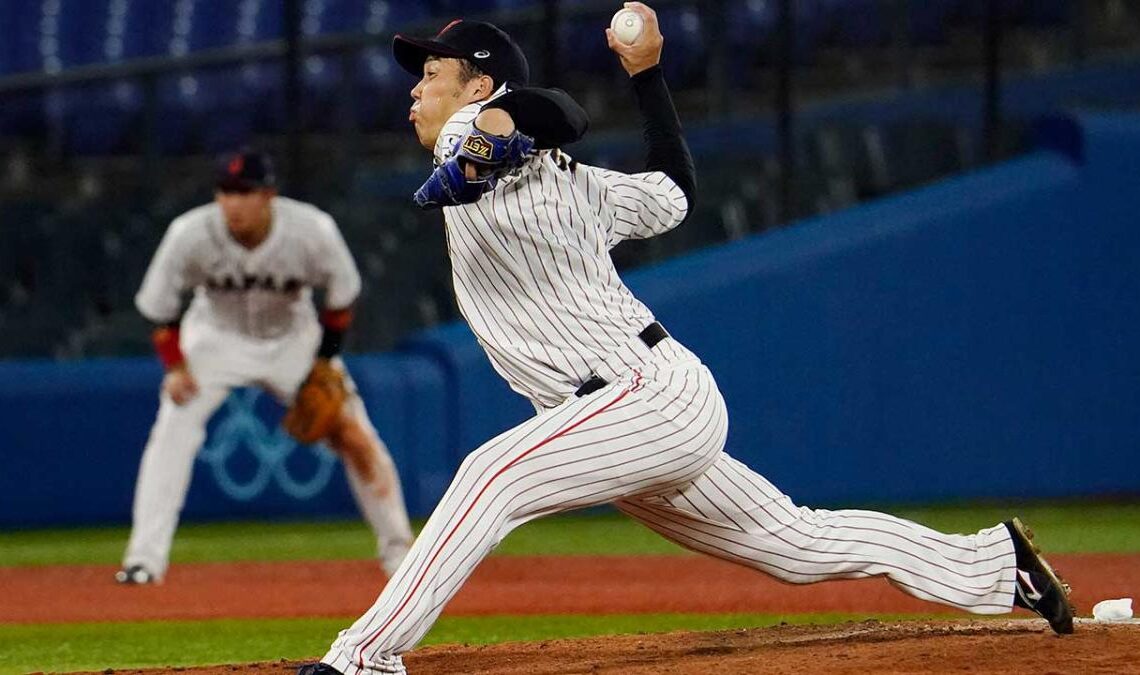 Aoyagi arrives from Japan, hopes to help Phillies on and off field