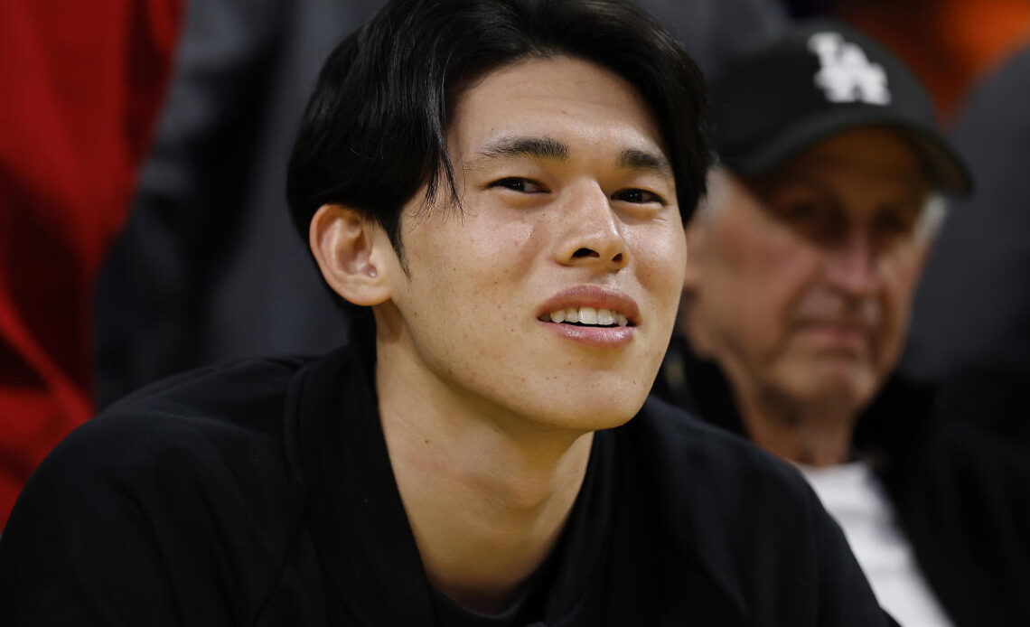 Roki Sasaki meets LeBron James, watches as Lakers star records 121st career triple-double