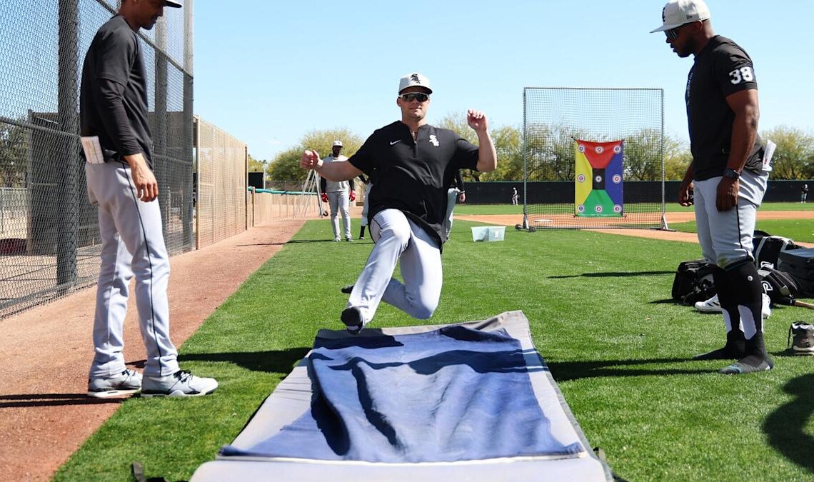 White Sox outfielder Andrew Benintendi out 4 to 6 weeks with broken hand after being hit by pitch