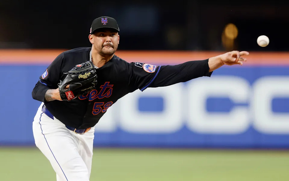 NEW YORK, NEW YORK - AUGUST 15: Sean Manaea #59 of the New York Mets pitches during the second inning against the New York Mets at Citi Field on August 15, 2025 in New York City. (Photo by Jim McIsaac/Getty Images)