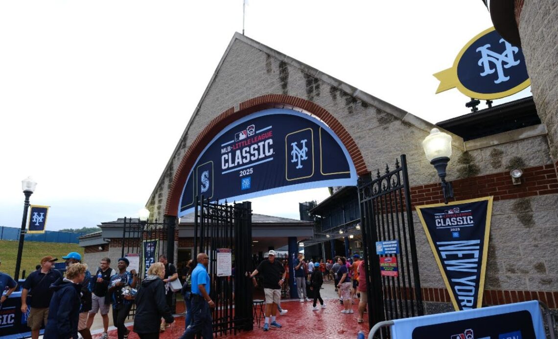 Start of Sunday's Mets-Mariners MLB Little League Classic delayed due to rain